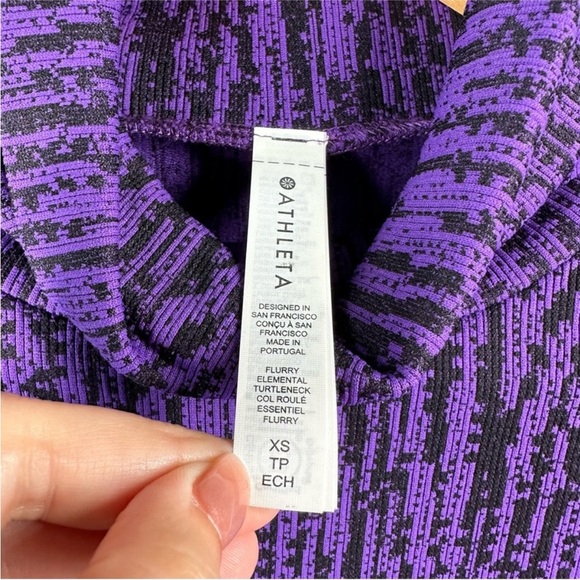 Athleta Flurry Elemental Turtleneck Purple Black Print Women’s Size XS - Picture 11 of 15